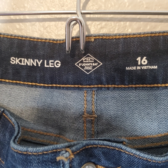 St. John's Bay/Universal Thread - Women's Straight Jeans Bundle - Picture 3 of 5